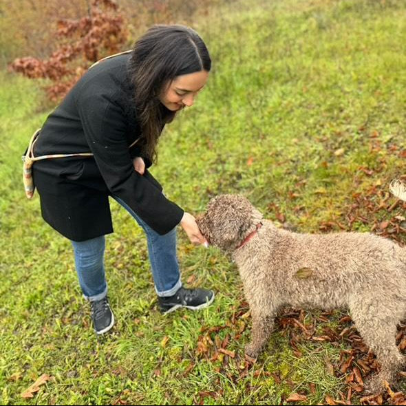 Ragazza con Lagotto Romagnolo