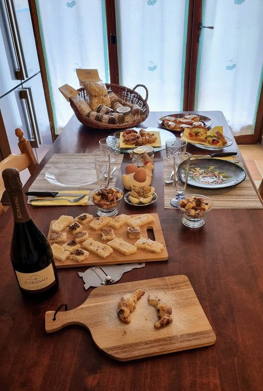 Parma Food Tasting: Torta Fritta, Porcini Mushrooms (Borgotaro IGP), Mountain Parmesan (18 vs. 30 months aged) and Parma Ham - (for 2 people)